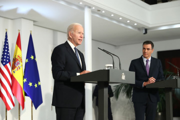 Joe Biden interviene en Madrid ante el presidente español. Pedro Sánchez. Foto La Moncloa