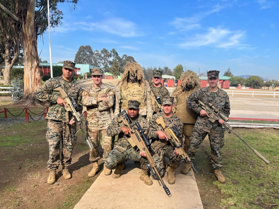 Visita de Marines a Fuerte Aguayo de la Infantería de Marina de Chile Foto Marforsouth