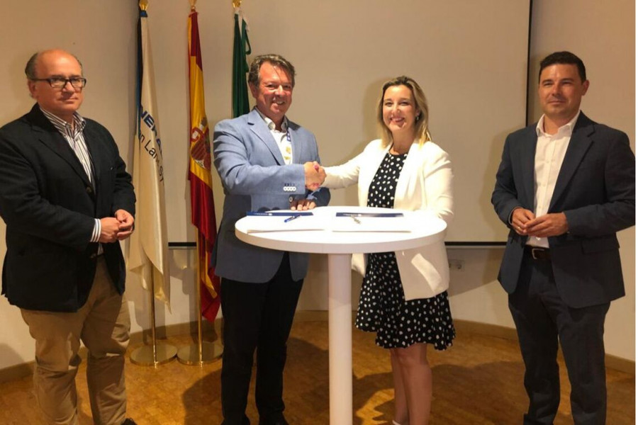 Ayuntamiento y santa barbara sistemas firman un convenio para el fomento de la colaboracion empresarial la economia y el empleo