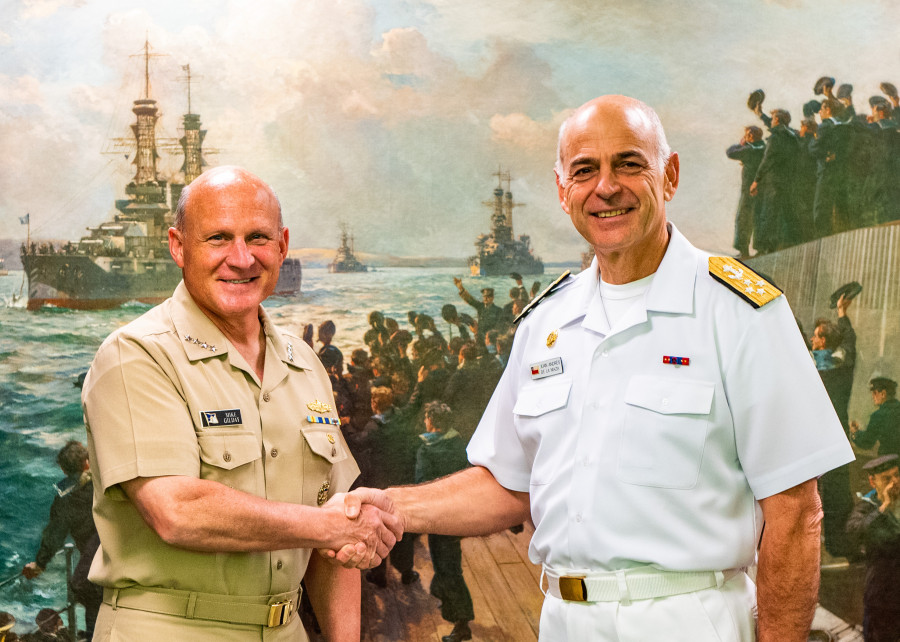 Almirantes Gilday y De La Maza Foto US Navy