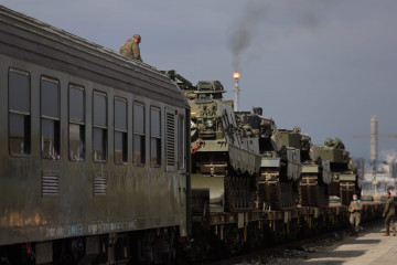 Transporte carros de combate en tren ejercito