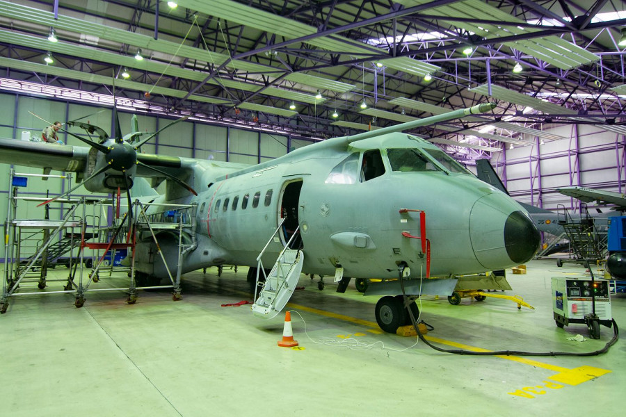 Mantenimiento de un c295 en la base de getafe