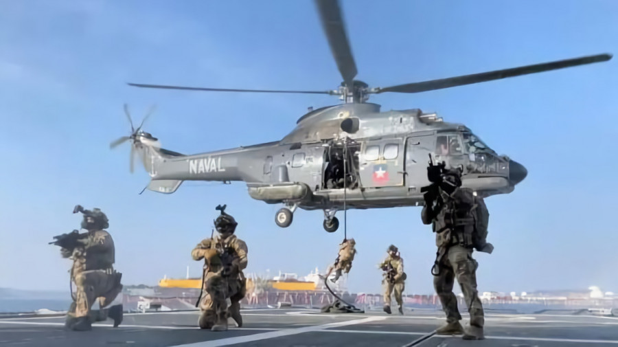 Entrenamiento de abordaje y registro en Estrella Austral 2022 Foto Ejército de Chile