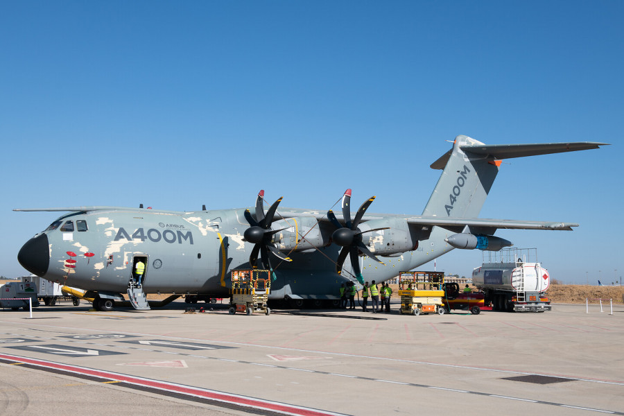 Preparativos para el ensayo del uso de combustible SAF en un A400M. Foto Airbus