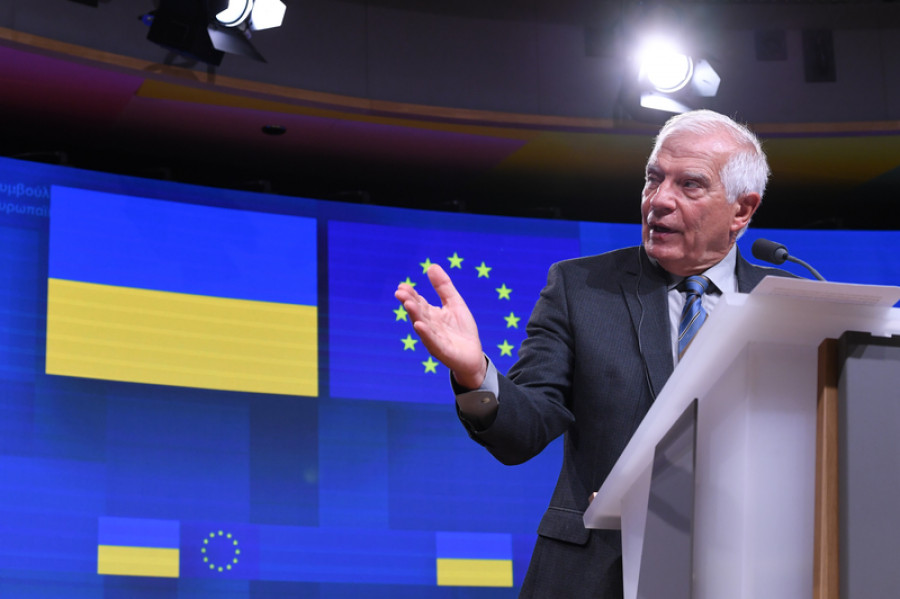 El jefe de la diplomacia europea, Josep Borrell, ante la bandera europea. Foto Consejo Europeo01