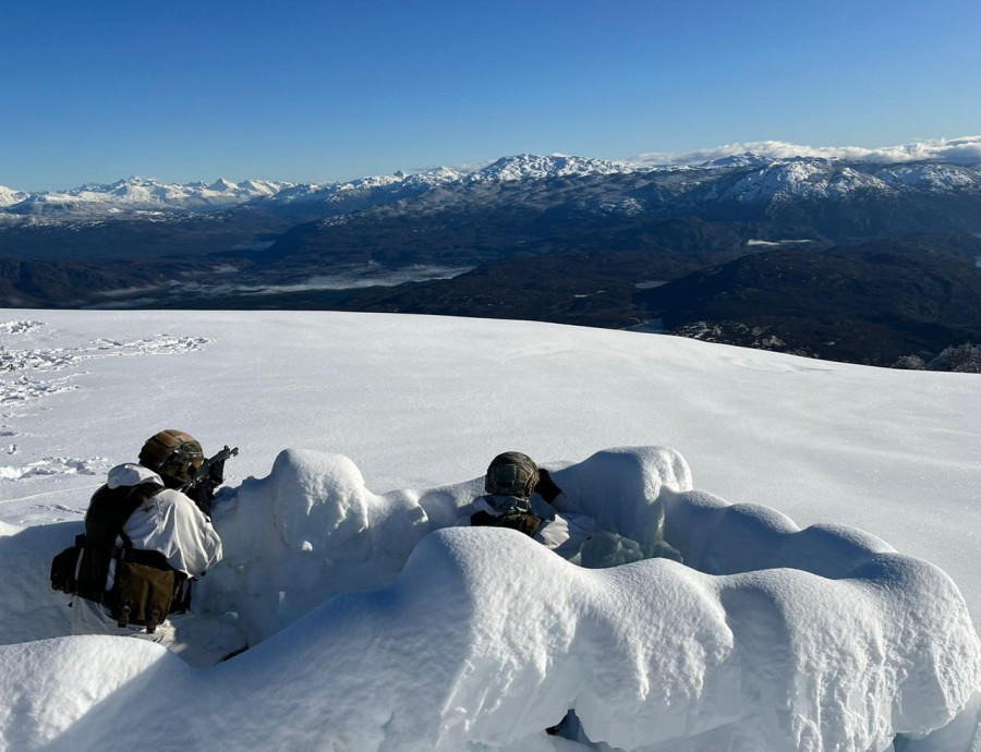Posición de tiro fase de formación del soldado montañés invernal de la CAD 20 Cochrane Foto Ejército de Chile