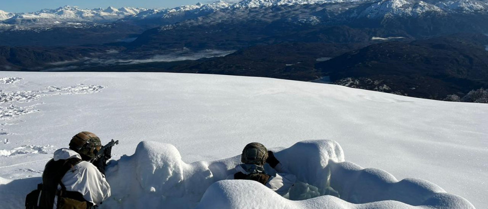 Posición de tiro fase de formación del soldado montañés invernal de la CAD 20 Cochrane Foto Ejército de Chile