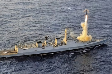 Disparo de misil Brahmos desde el destructor Chennai de la Armada de India Foto DRDO Brahmos