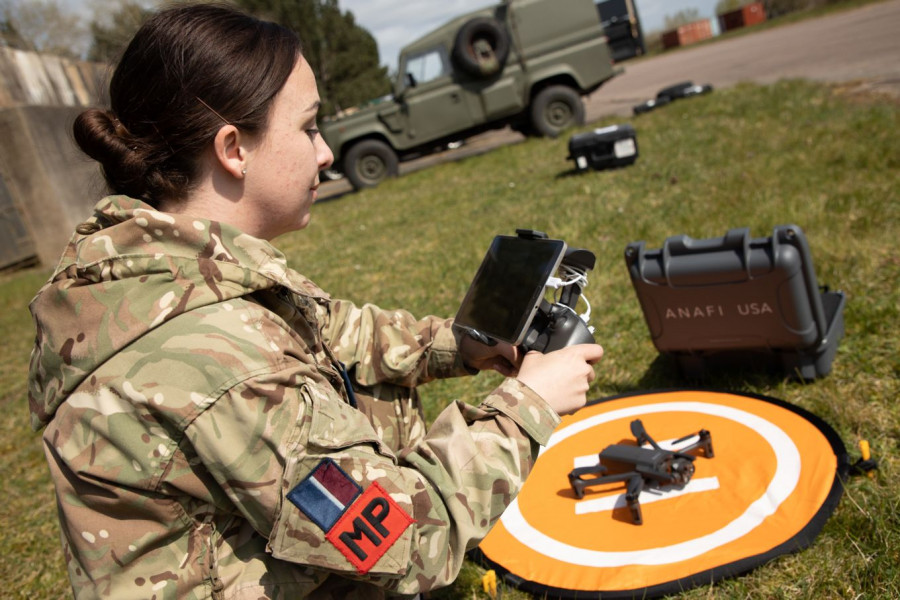Dron anafi raf parrot