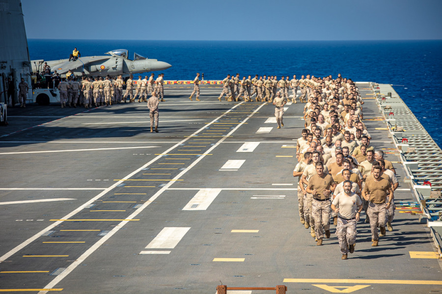 Infantes de marina buque lhd juan carlos armada
