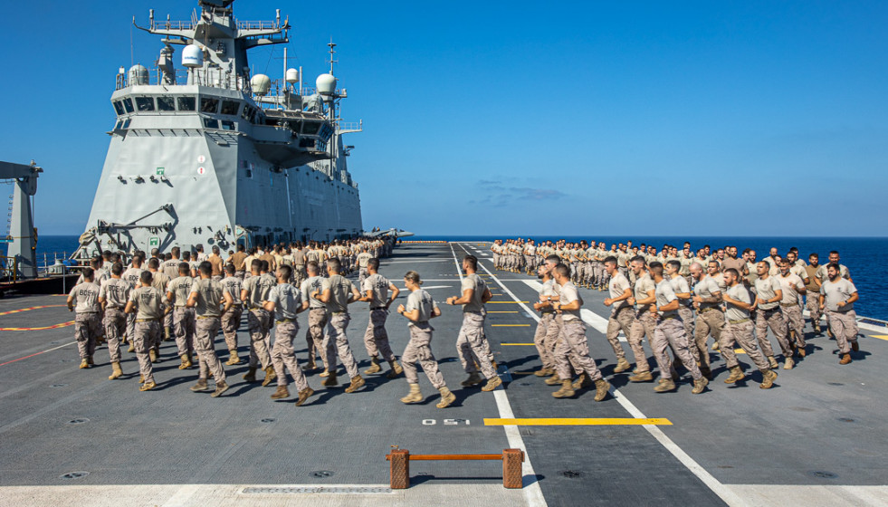 Infantes de marina se adiestran a bordo del LHD Juan Carlos I
