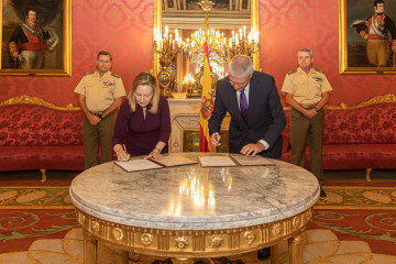 Firma del contrato defensa y renfe foto ministerio de defensa