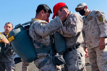 Preparación de prueba de salto de paracaídas T 11 Foto Ejército de Chile