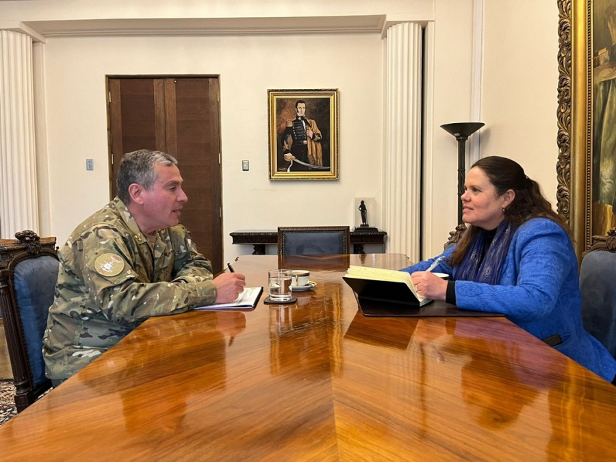 Vicealmirante José Luis Fernández y ministra Maya Fernández Foto Ministerio de Defensa Nacional de Chile