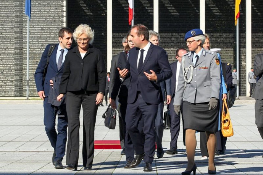 Los ministros de Defensa de Francia, Sébastien Lecornu, y Alemania, Christine Lambrecht. Foto Ministerio de las Fuerzas Armadas de Francia