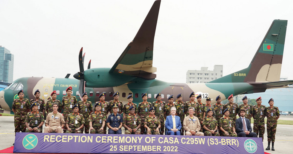 Segundo avión C 295 suministrado por Airbus a Bangladesh. Foto ISPR