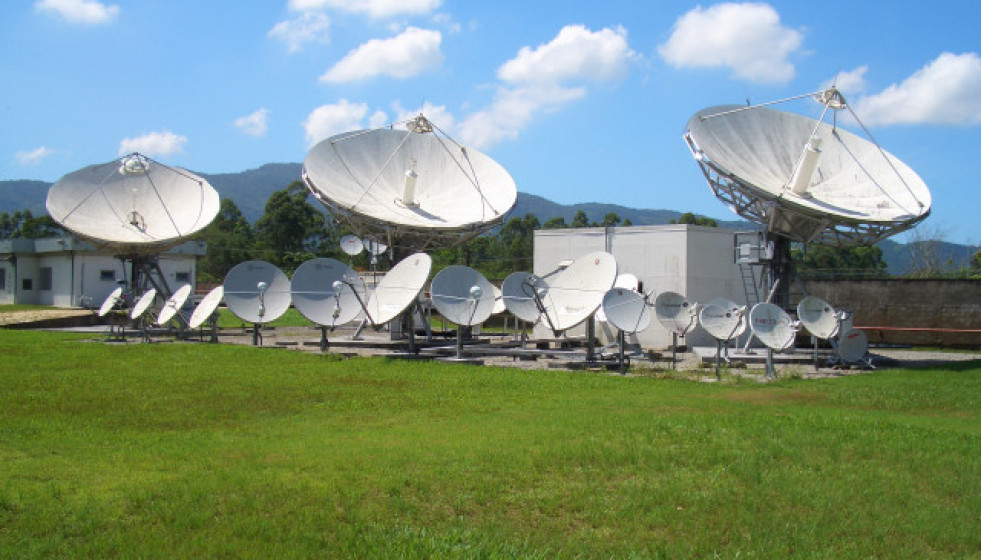 Noruega encarga a Indra las estaciones terrestres de su red de comunicaciones militares por satélite