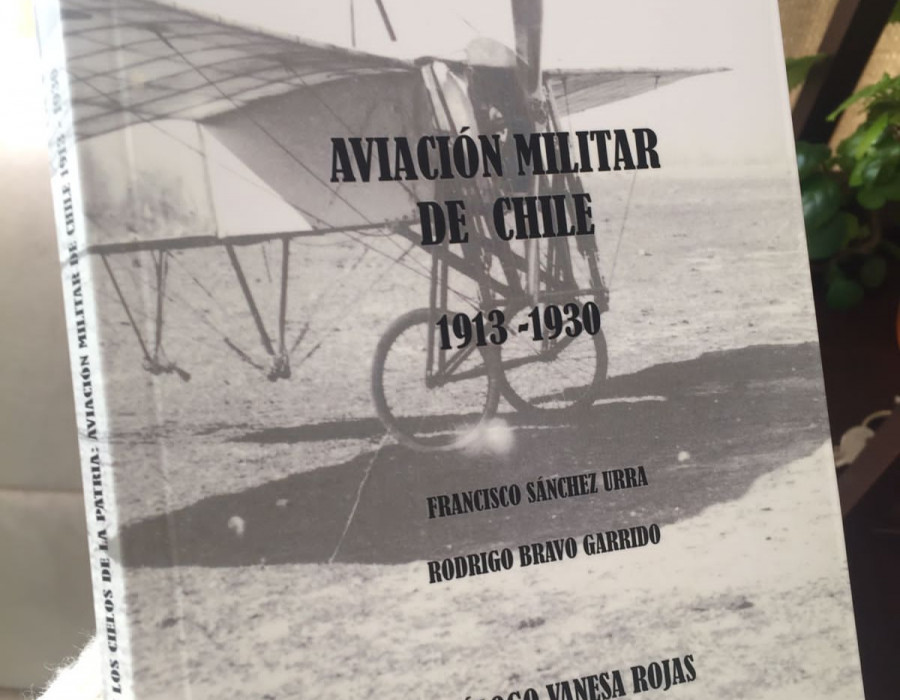 Libro Primeros en los cielos de la Patria Aviación Militar en Chile Foto Francisco Sánchez