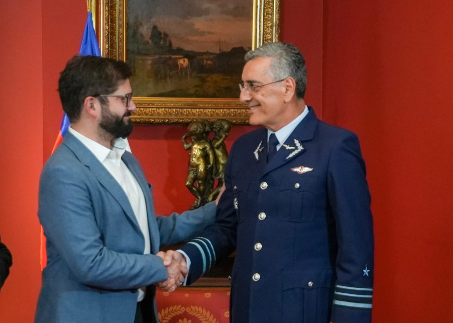 General Rodríguez y presidente Boric Foto Ministerio de Defensa de Chile