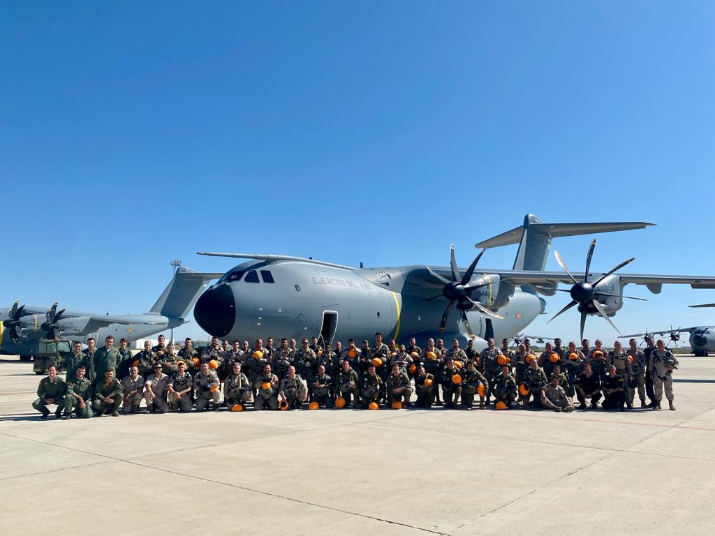 Lanzamiento paracaidas ejercito del aire