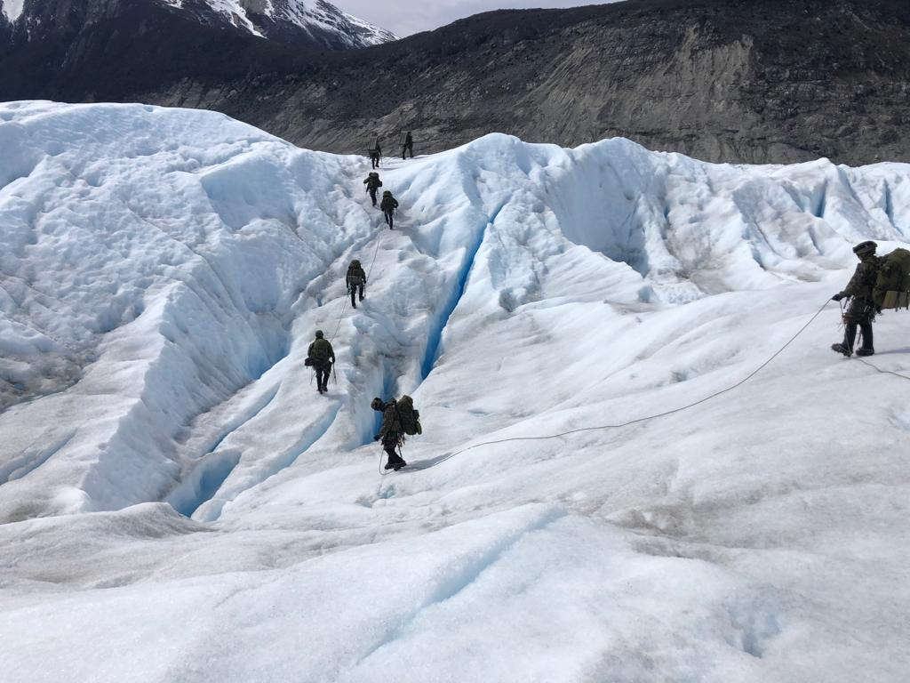 CAD Cochrane ejercicio en glaciares Foto Eju00e9rcito de Chile 005