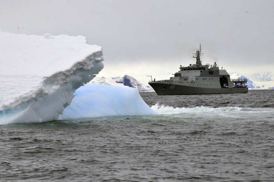 OPV Fuentealba operando en la Antártica Foto Armada de Chile