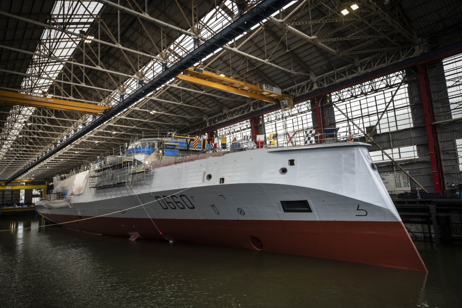 Primera fragata FDI de Francia, Amiral Ronarc'h, en el agua. Foto Naval Group