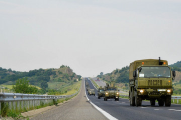 Vehículos militares españoles circulando en Grecia. Foto ET