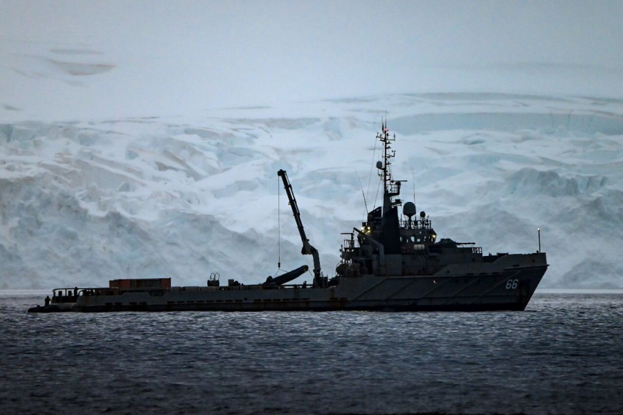 Remolcador ATF 66 Galvarino en la Antártica Foto Armada de Chile