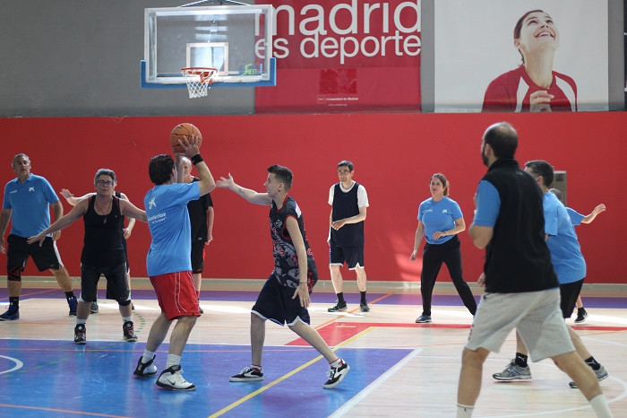 Partido baloncesto equipo la barandilla lajman