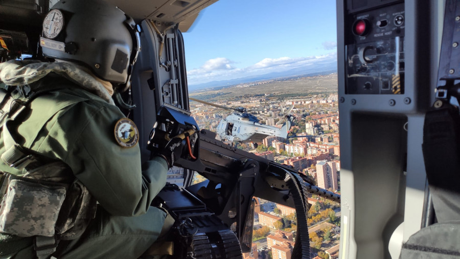 Helicoptero nh90 ametralladora
