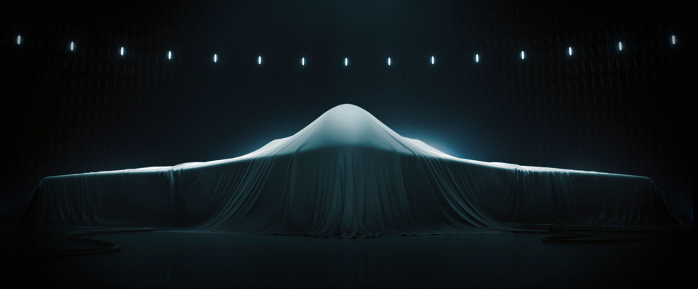 Recreación de un bombardero B 21 cubierto antes de su presentación. Foto Northrop Grumman