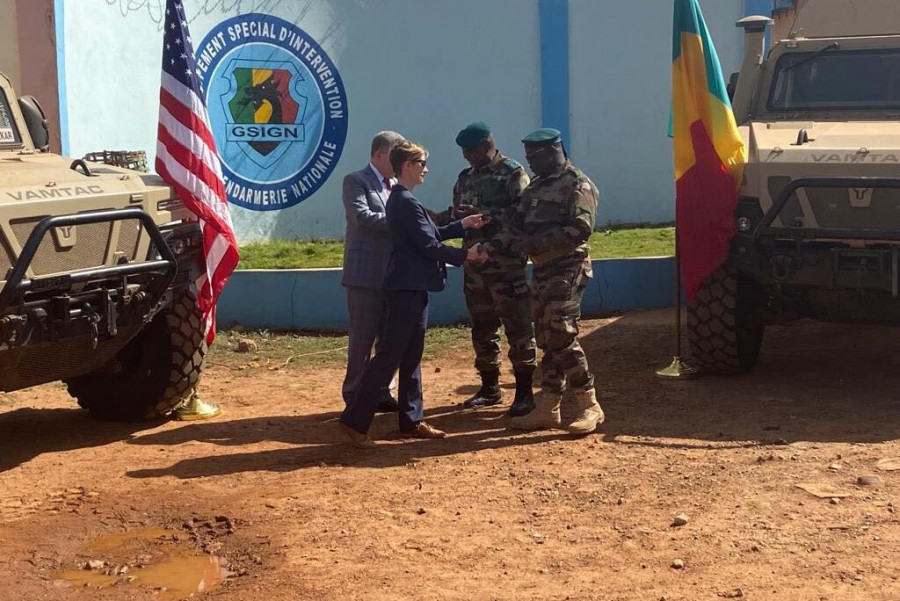 Estados unidos entrega vamtac a mali