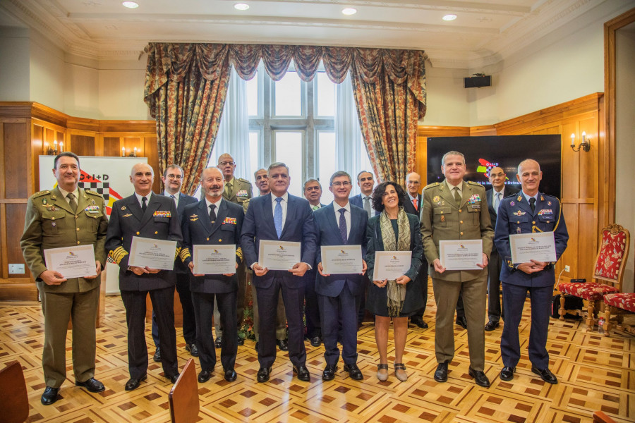 Diploma de honor cluster de la industria de defensa
