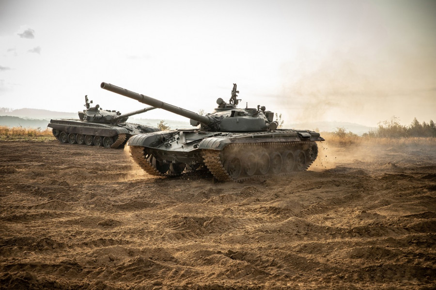 Carros de combate T 72. Foto Excalibur Army