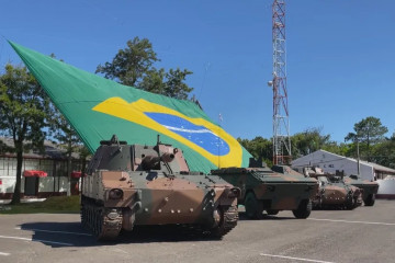Doacao Blindados M108 e Urutu Uruguai 1