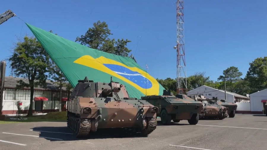 Doacao Blindados M108 e Urutu Uruguai 1