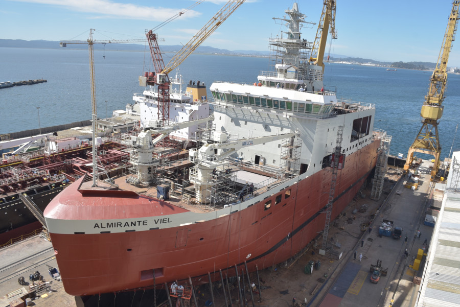 Rompehielos Viel en la grada de lanzamiento Foto Armada de Chile