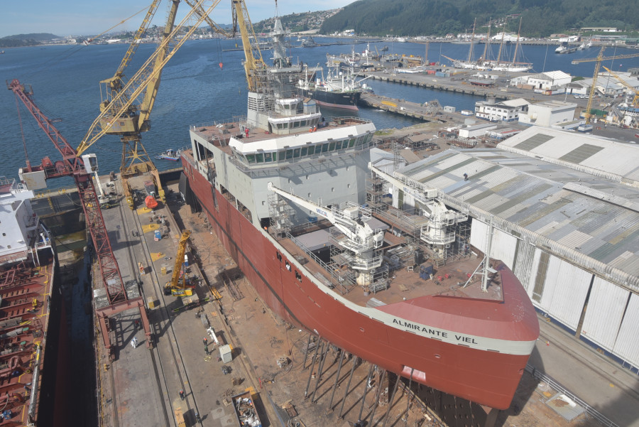 Rompehielos AP Almirante Óscar Viel en la grada de lanzamiento Foto Armada de Chile