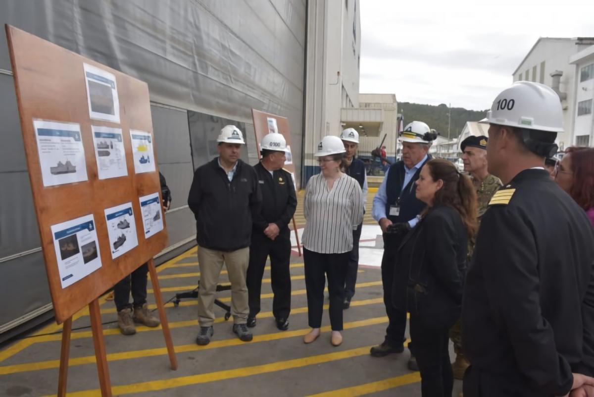 Asmar presenta a la ministra informaciu00f3n del proyecto de construcciu00f3n del primero de cuatro buques nultipropu00f3sito del proyecto Escotillu00f3n Foto Armada de Chile