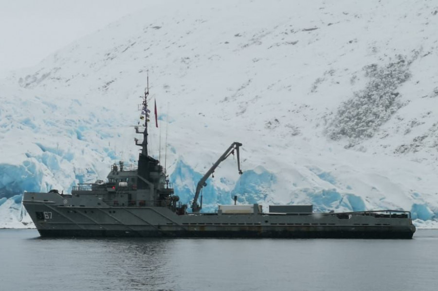 ATF 67 Lautaro operando en la Antártica Foto Armada de Chile