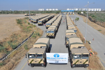 Camiones LPTA 2445 listos para embarcar a Marruecos. Foto @NewsIADN Twitter