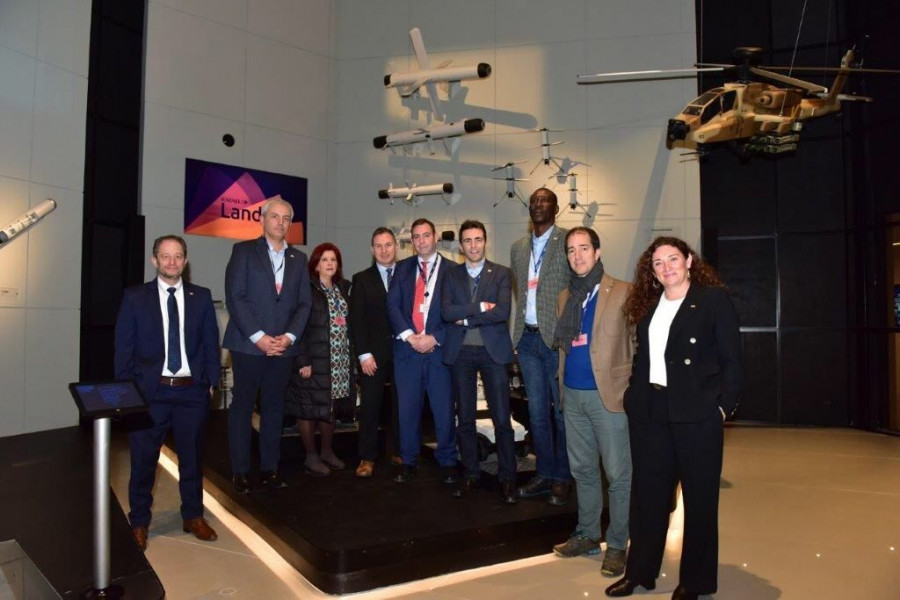 La delegación española en la fábrica de Rafael