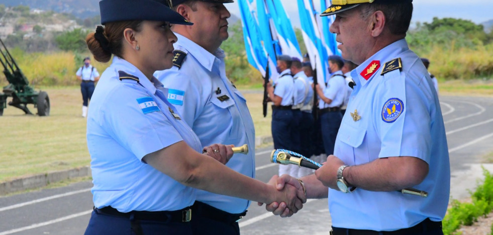 Honduras nombra a su primera comandante mujer en un base aérea