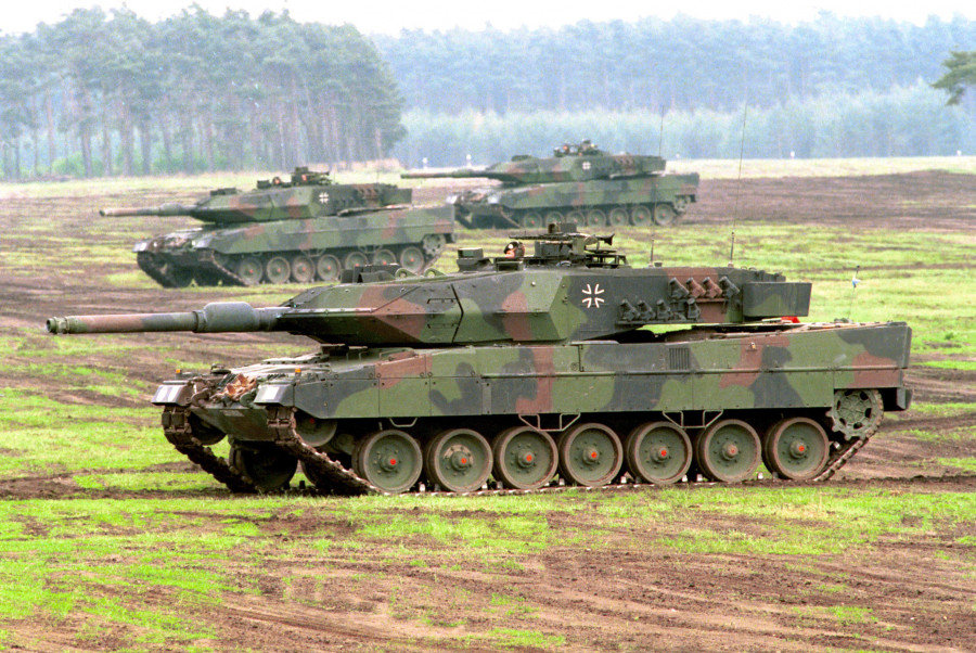 Carros de combate alemanes Leopard 2. Foto Bundeswehr