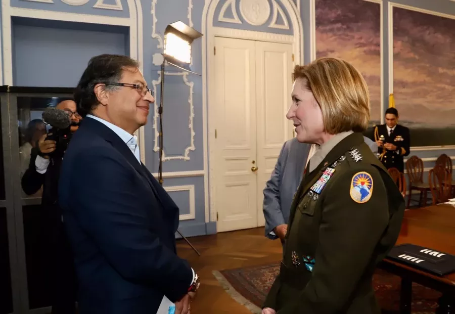 Gustavo Petro y general Laura Richardson. Foto Comando Sur