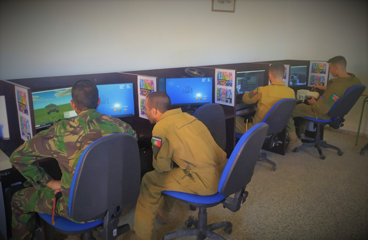 Militares portugues se adiestran con el simulador steel beast