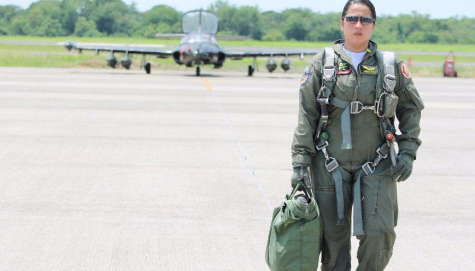 Capitán PA María Elena Mendoza Quan fue la primera mujer piloto en Centroamérica certificada para volar el Cessna A37 Dragonfly 2