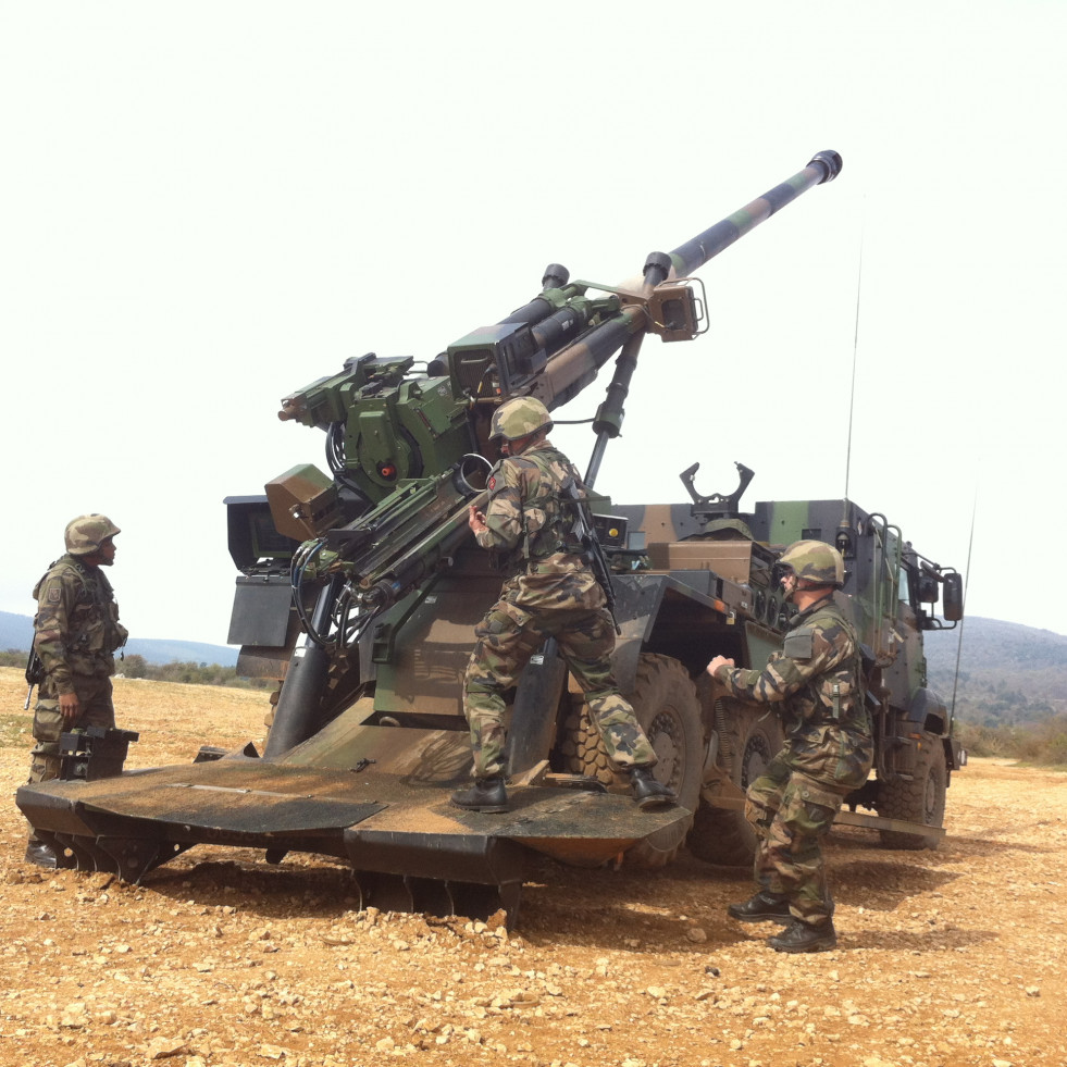 Sistema de artillería Caesar 6x6 en accion. Foto Ginés Soriano Forte Infodefensa