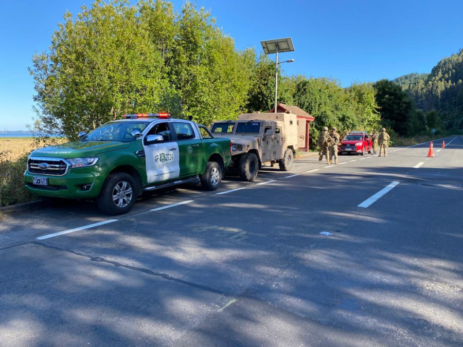 Policías de la Tenencia Contulmo junto a personal de la Armada de Chile efectúan patrullajes por el sector de Valle Elicura Foto Carabineros de Chile